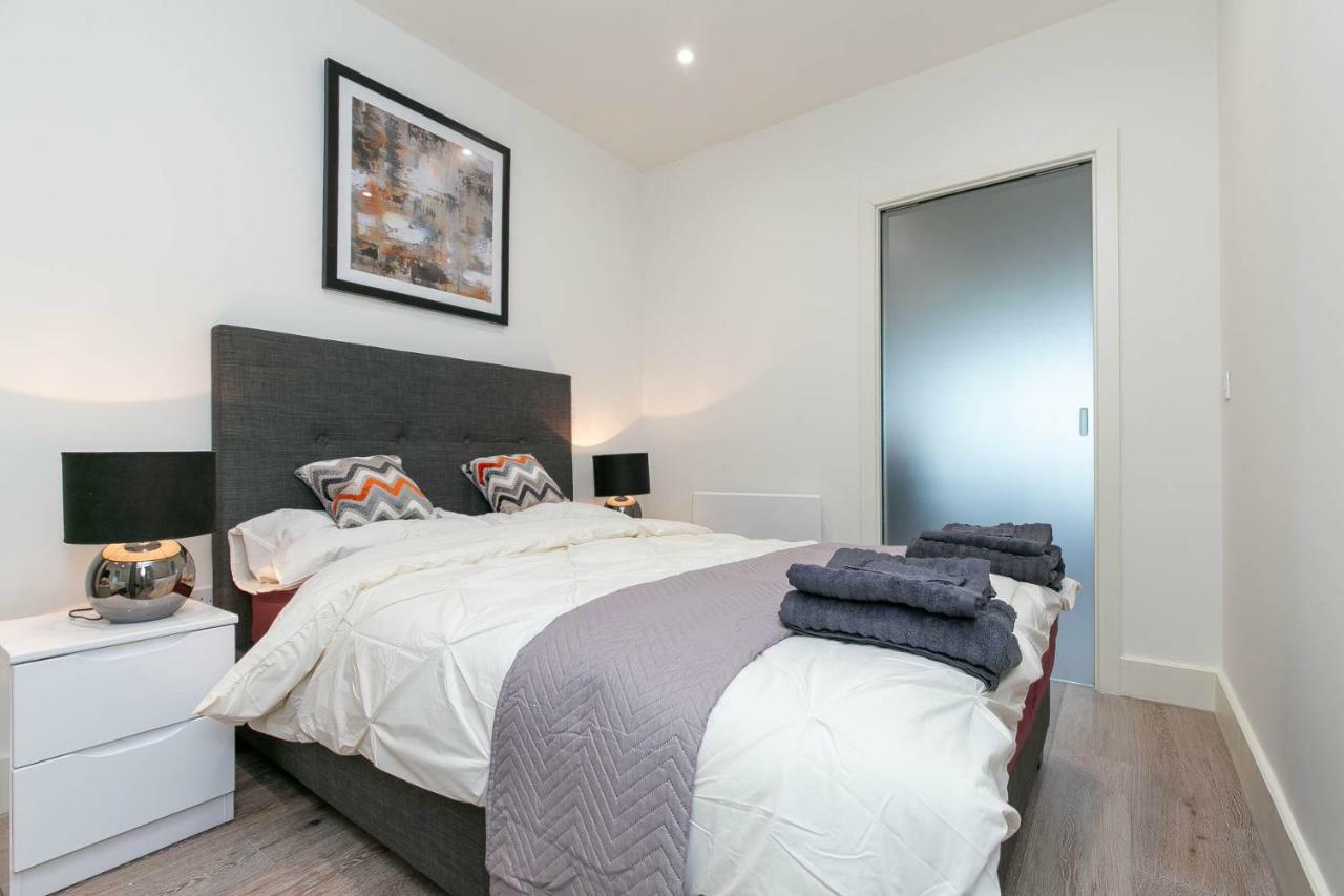 Deluxe Apartments By Heathrow Harmondsworth Bagian luar foto