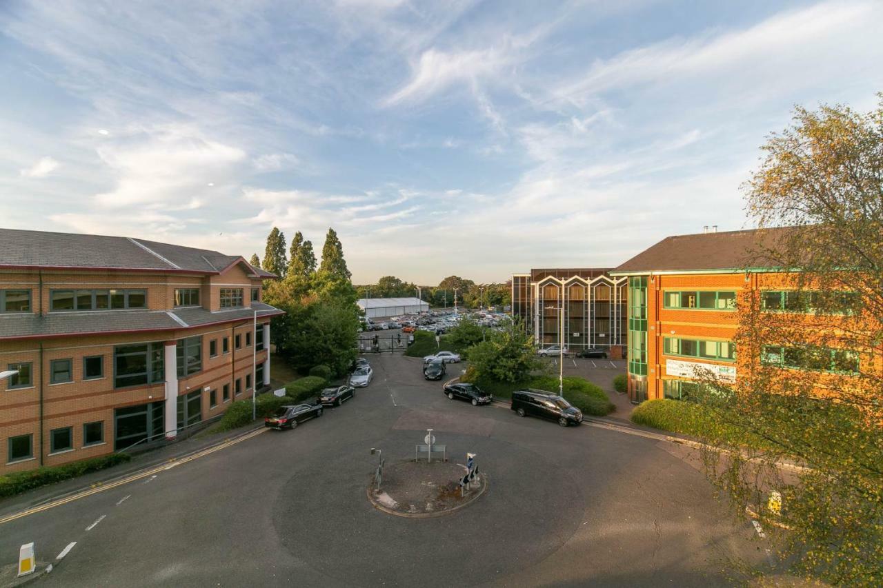 Deluxe Apartments By Heathrow Harmondsworth Bagian luar foto