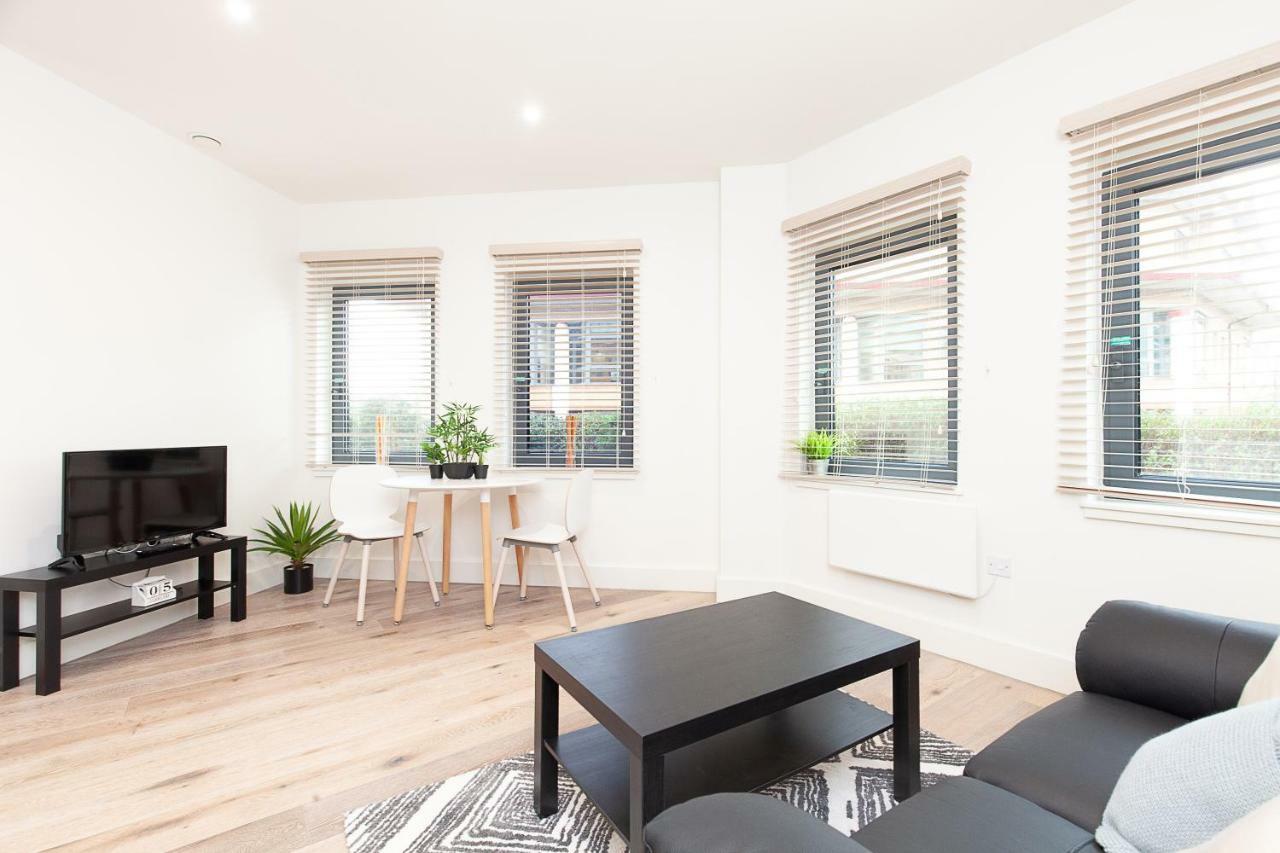 Deluxe Apartments By Heathrow Harmondsworth Bagian luar foto