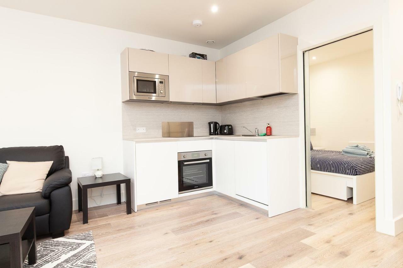 Deluxe Apartments By Heathrow Harmondsworth Bagian luar foto