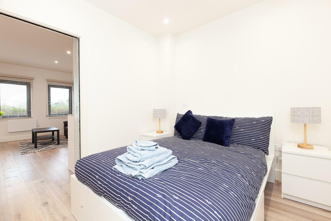 Deluxe Apartments By Heathrow Harmondsworth Bagian luar foto