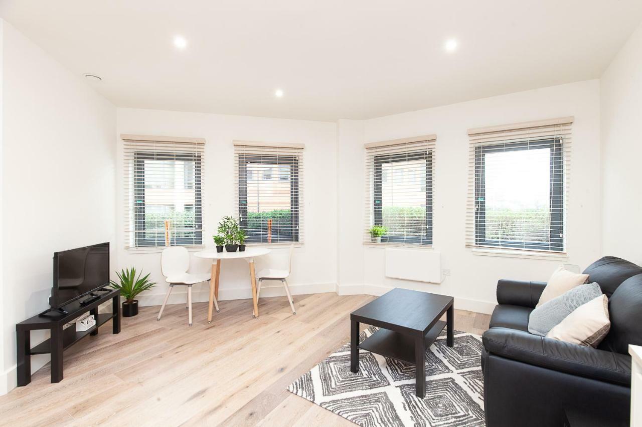 Deluxe Apartments By Heathrow Harmondsworth Bagian luar foto