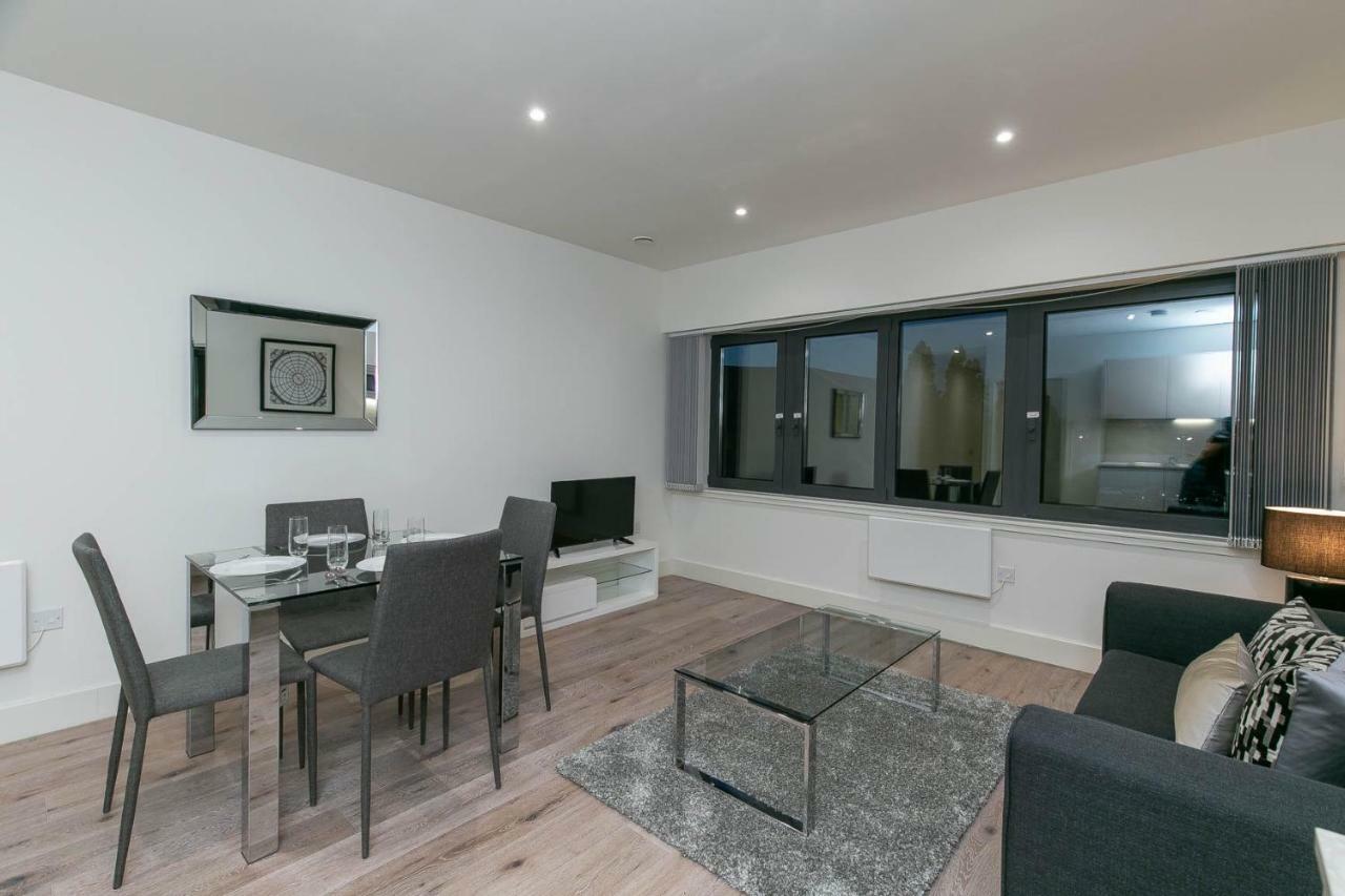 Deluxe Apartments By Heathrow Harmondsworth Bagian luar foto