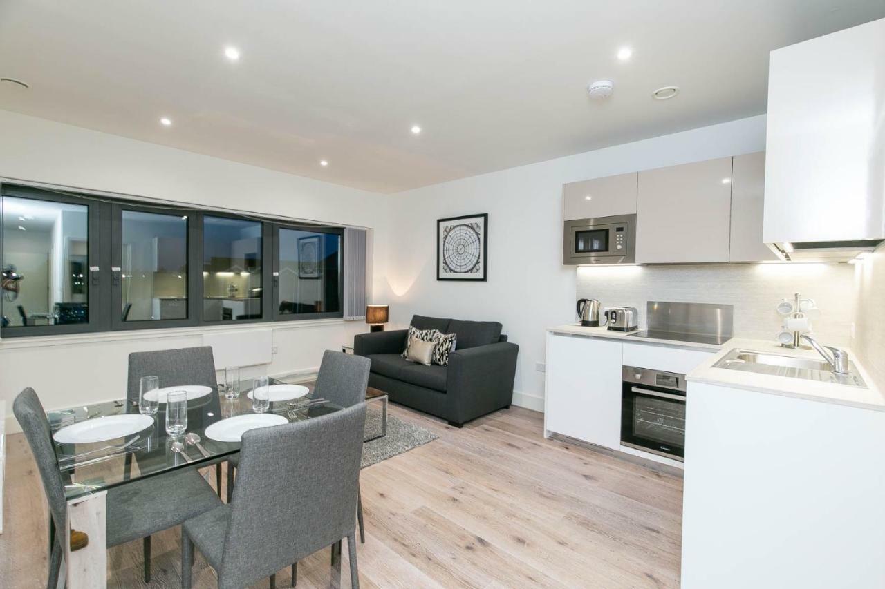 Deluxe Apartments By Heathrow Harmondsworth Bagian luar foto