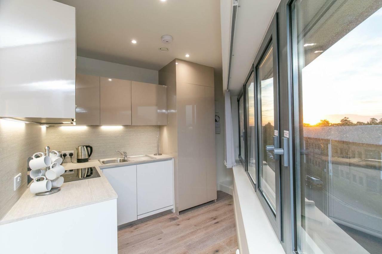 Deluxe Apartments By Heathrow Harmondsworth Bagian luar foto