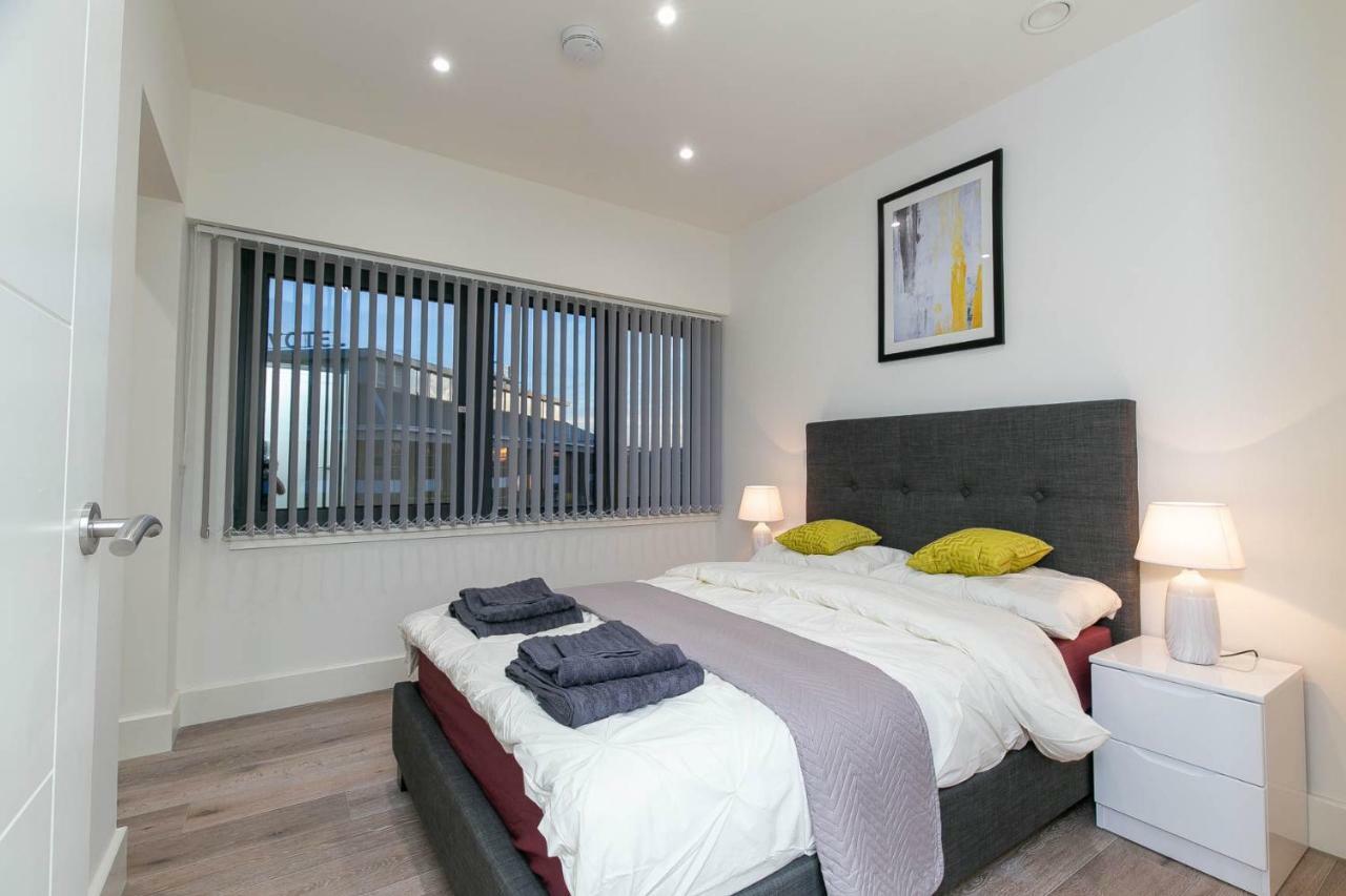 Deluxe Apartments By Heathrow Harmondsworth Bagian luar foto